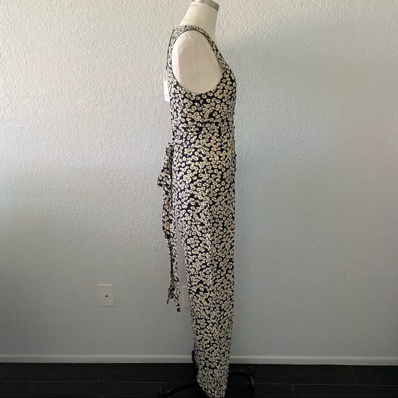 [NWT PRIVACY PLEASE] FLORAL ROMPER - Picture 6 of 10
